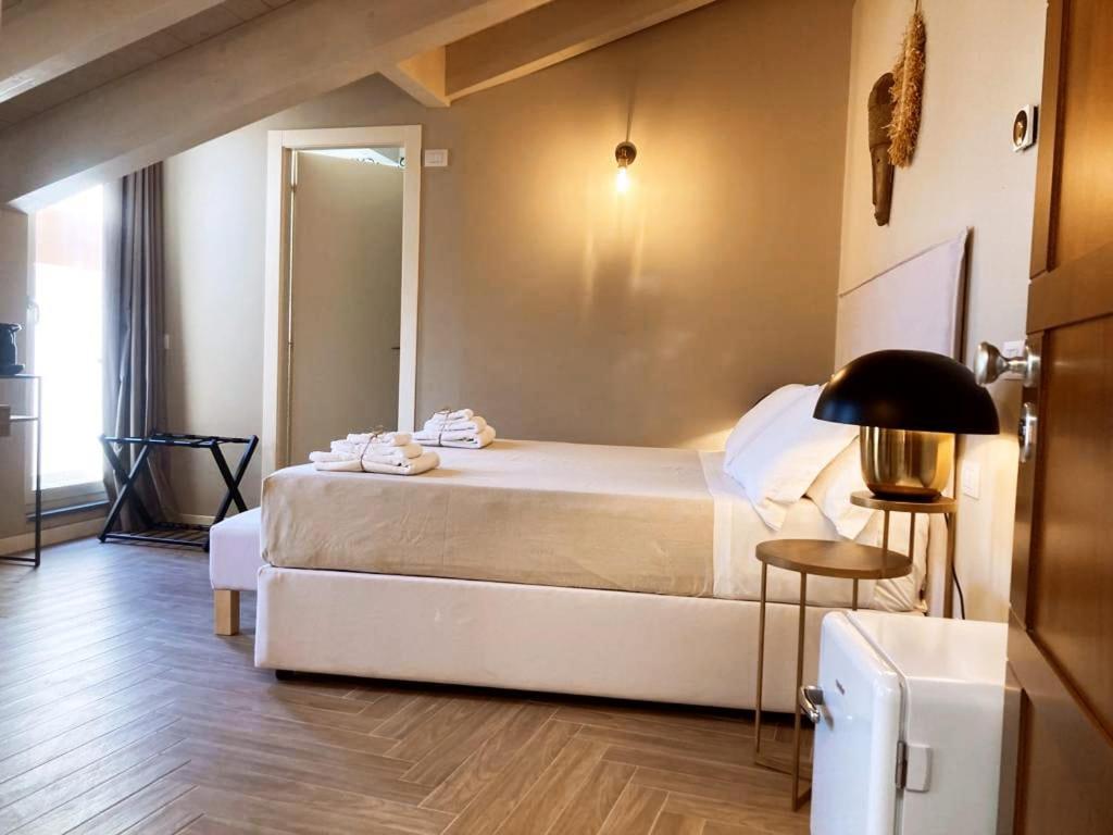 Gatto Bianco Rooms 42 Бергамо Екстериор снимка