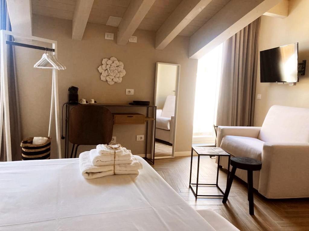 Gatto Bianco Rooms 42 Бергамо Екстериор снимка